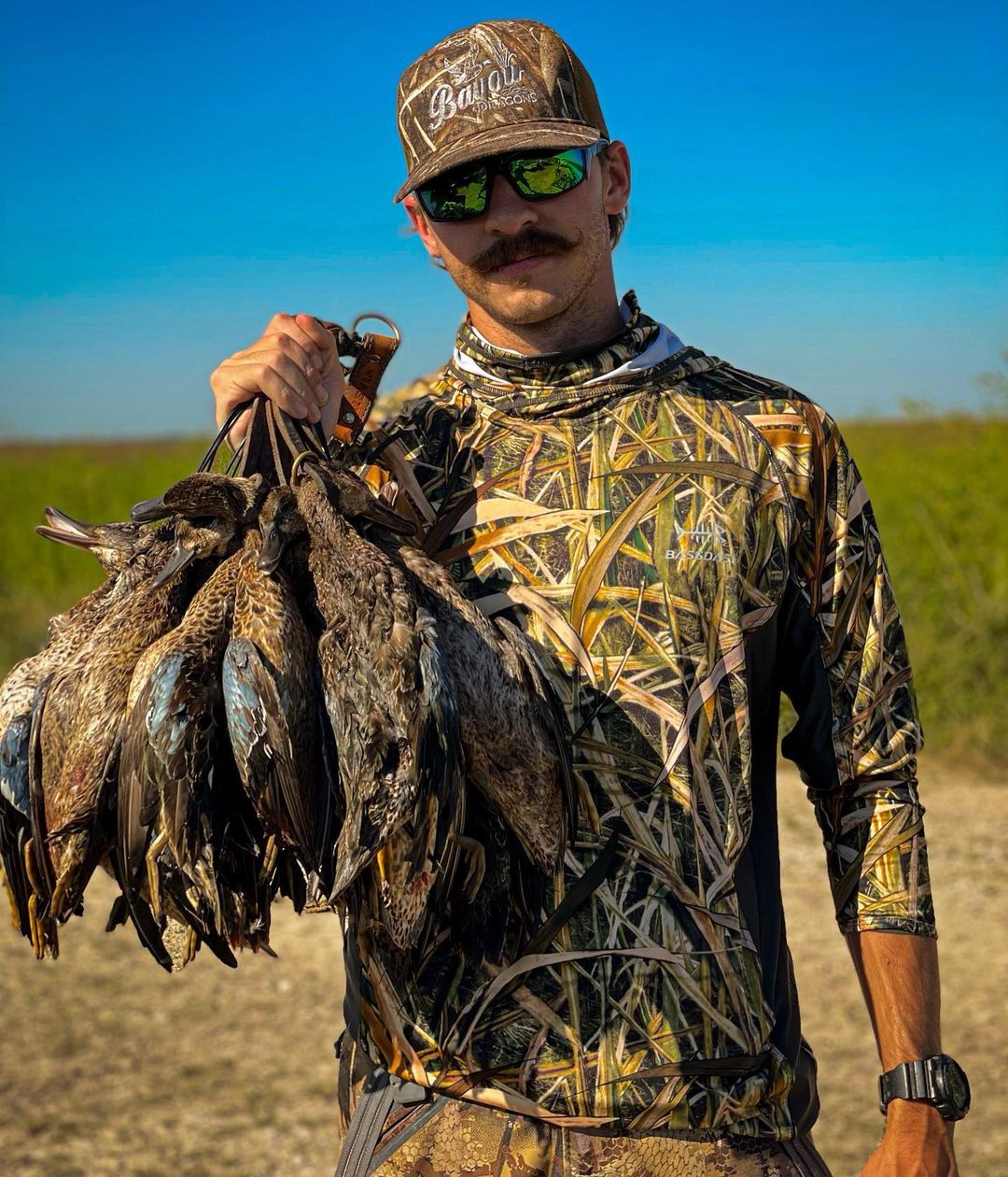 Bassdash メンズ長袖ハンティングシャツ UPF 50 - Outdoor Hunting Hoodie のレビューと価格